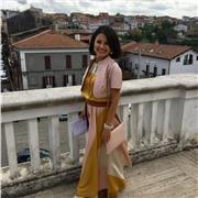 Laureata in lettere moderne, specializzata in filologia moderna